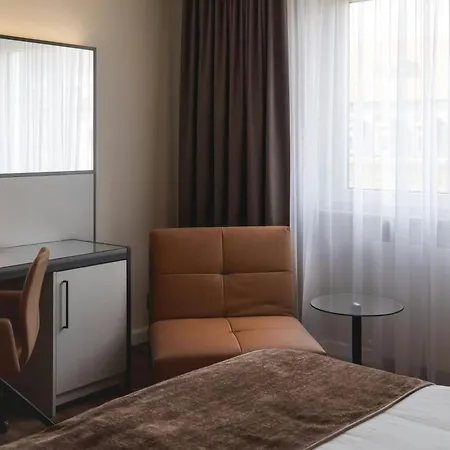 Leonardo Hotel Heidelberg City Center-3